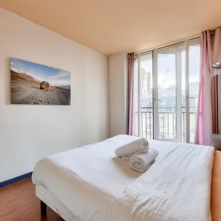 Stunning 2br Flat Near Place Des Vosges * Париж